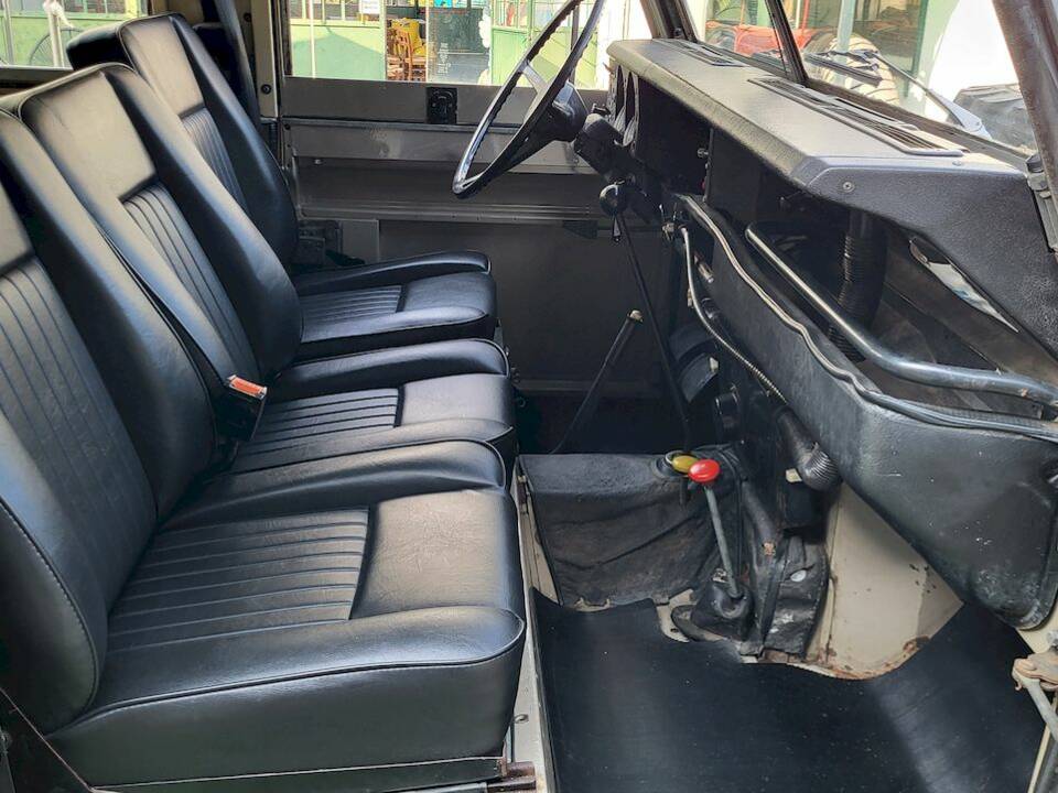 Bild 24/39 von Land Rover 88 (1981)