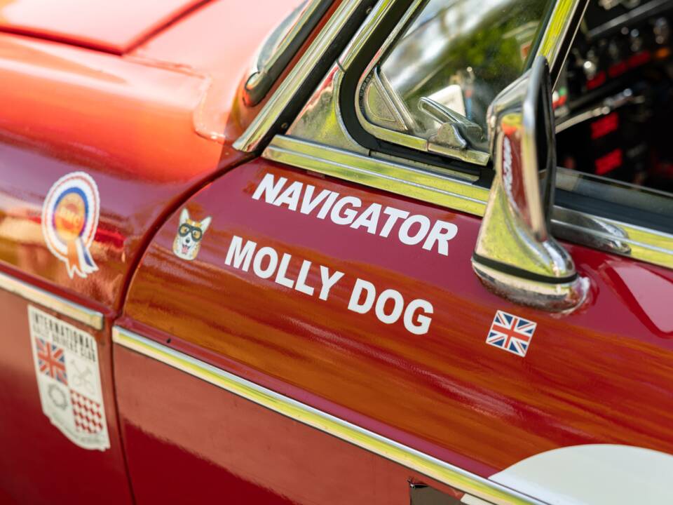 Image 16/50 of MG MGB GT (1970)