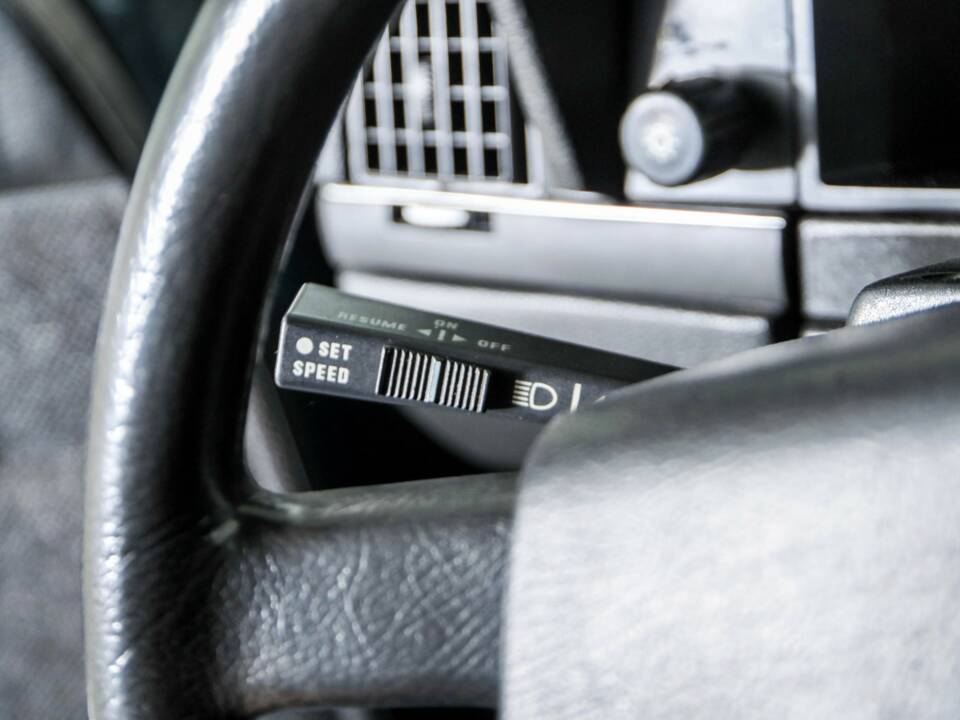 Immagine 39/50 di Volvo 240 GL (1990)