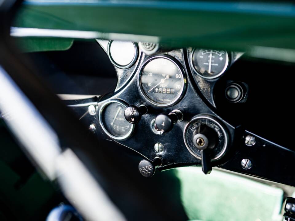 Image 12/50 of Morris Eight (1937)