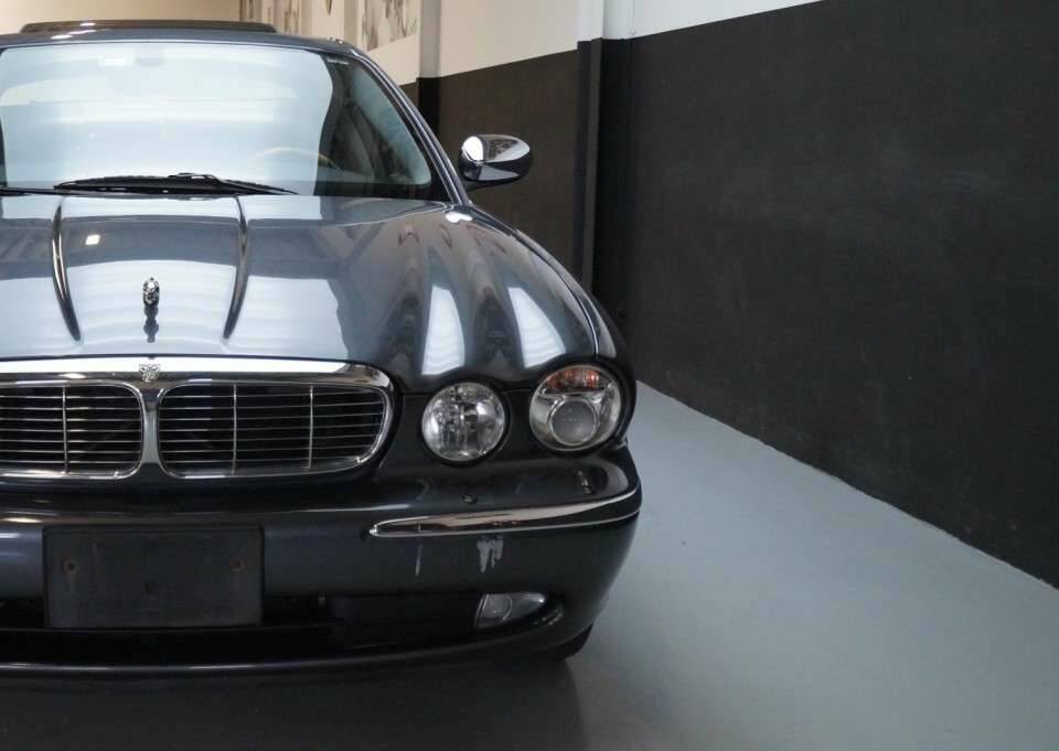 Image 30/50 de Jaguar XJ 8 4.2 (2005)