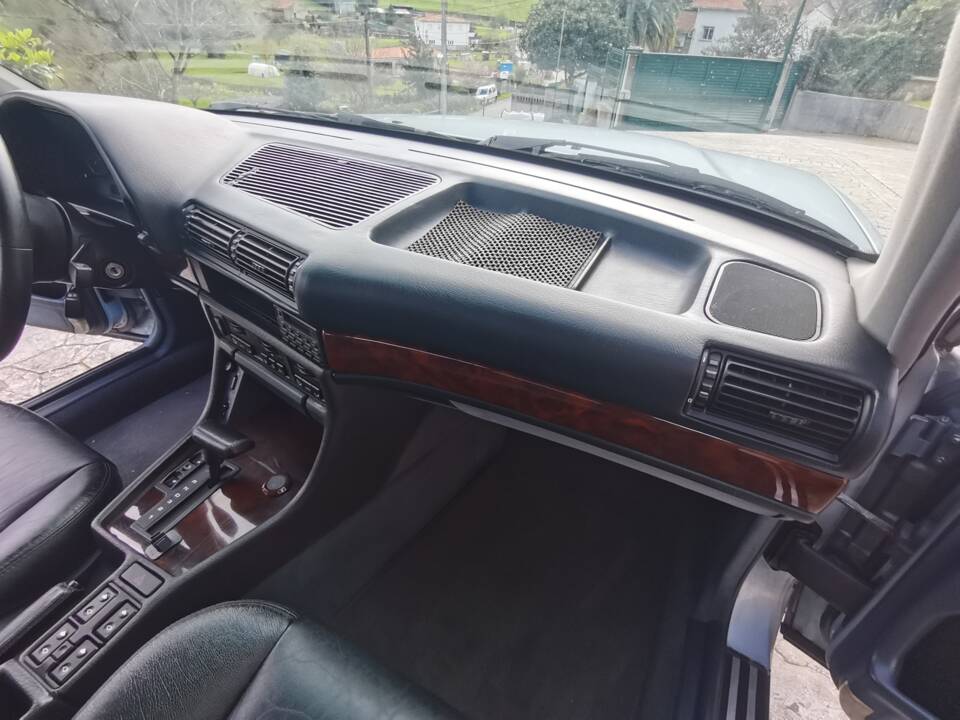 Bild 16/26 von BMW 750i (1990)