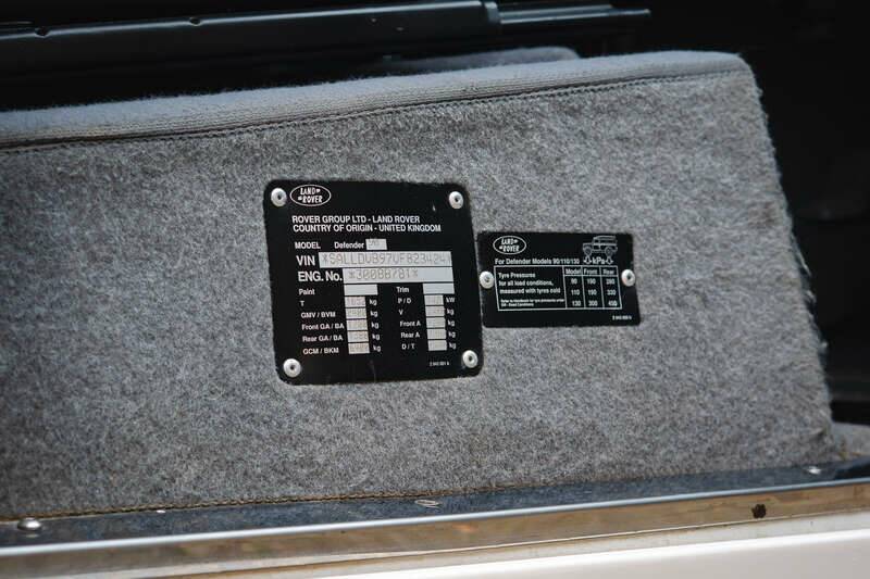 Image 25/41 of Land Rover Defender 90 "50th Anniversary" (1999)