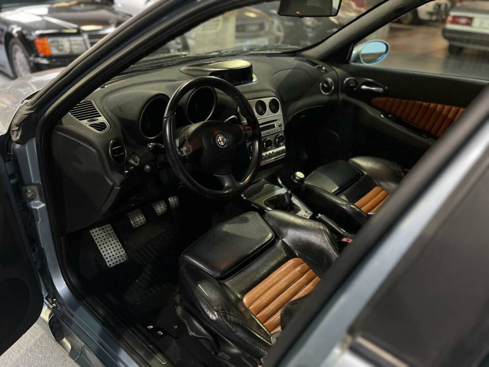 Imagen 27/62 de Alfa Romeo 156 3.2 V6 GTA (2005)