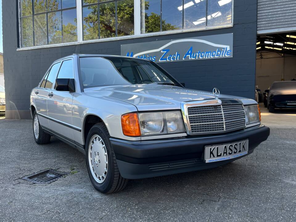 Image 5/89 de Mercedes-Benz 190 E 2.6 (1988)