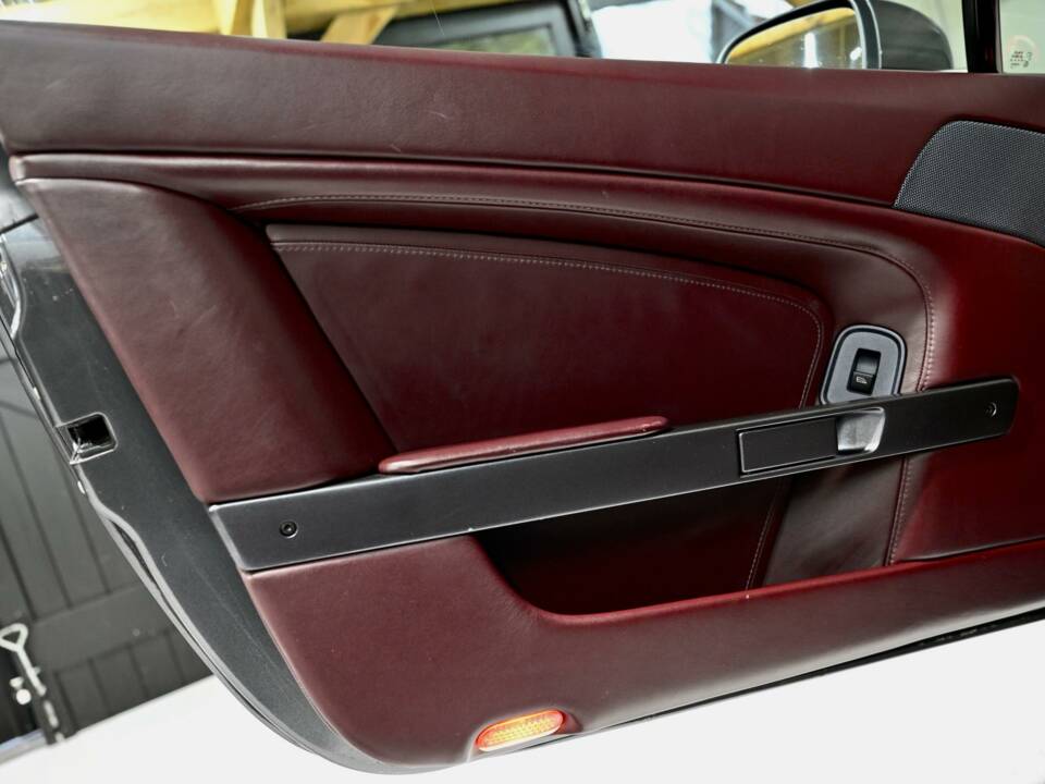 Image 39/50 de Aston Martin V8 Vantage (2006)