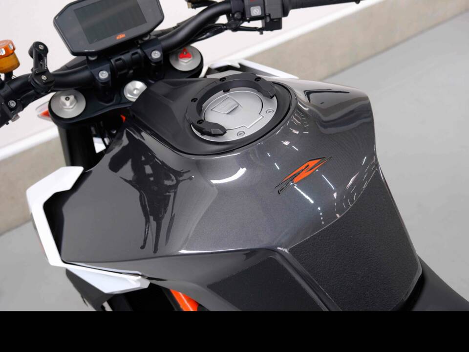 Image 65/83 of KTM 1290 Super Duke R (2018)
