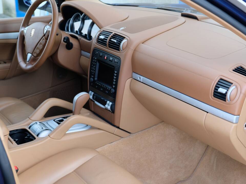 Immagine 24/70 di Porsche Cayenne S (2007)