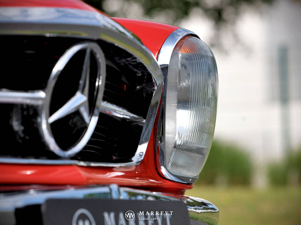 Image 26/70 of Mercedes-Benz 280 SL (1969)