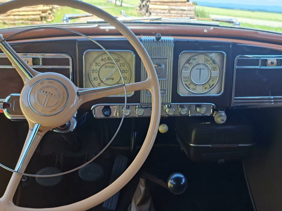 Bild 12/22 von Chrysler Royal Sedan (1938)