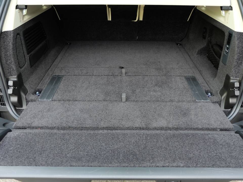 Image 52/61 of Land Rover Range Rover D350 (2025)