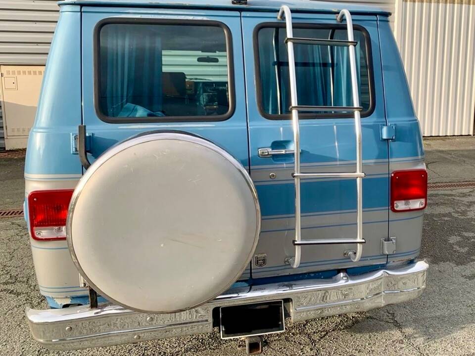 Image 2/20 of Chevrolet Van (1988)