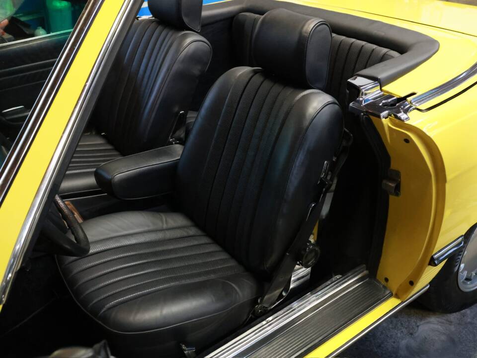 Image 35/50 of Mercedes-Benz 500 SL (1983)