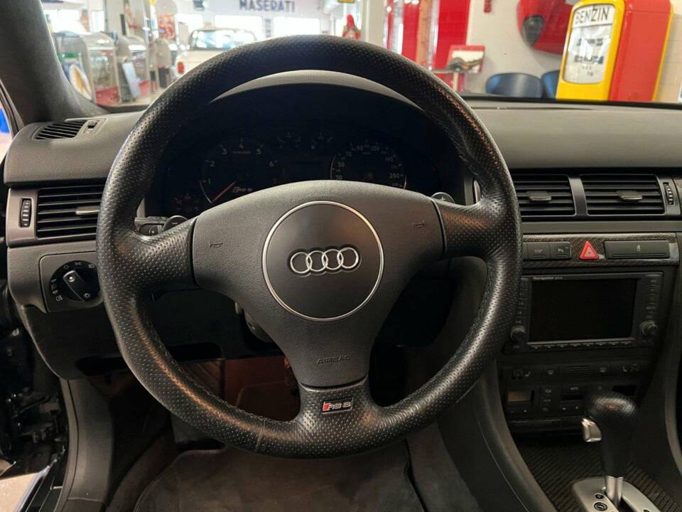 Image 10/17 of Audi RS6 (2004)