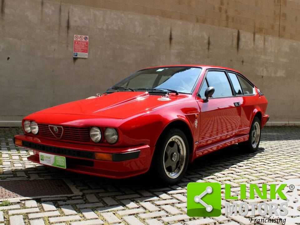 Image 1/10 of Alfa Romeo GTV 2.0 (1983)