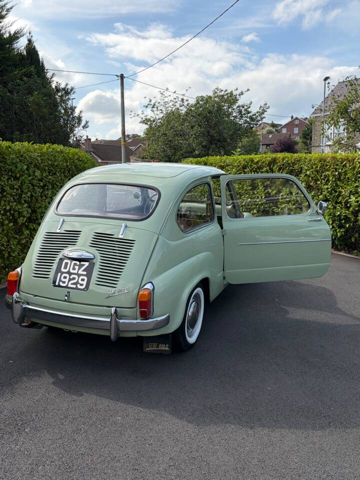Image 9/24 of SEAT 600 D (1966)