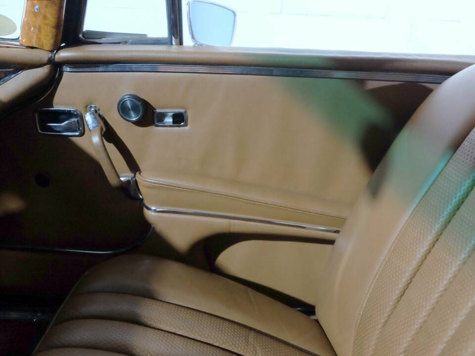 Bild 15/30 von Mercedes-Benz 280 SE 3,5 (1970)