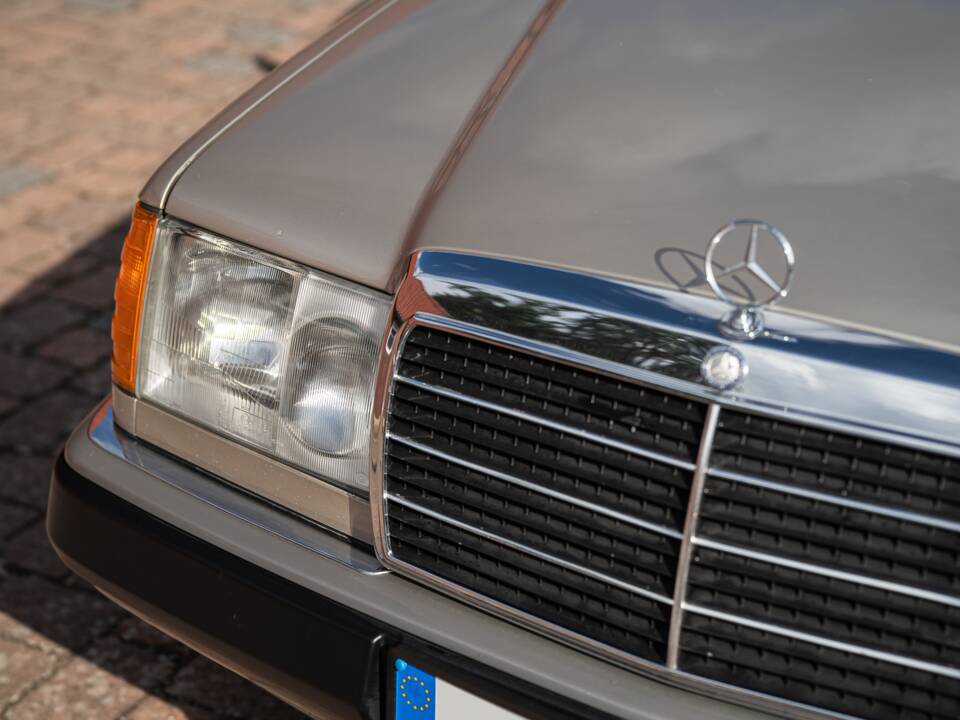 Immagine 4/73 di Mercedes-Benz 300 CE (1991)