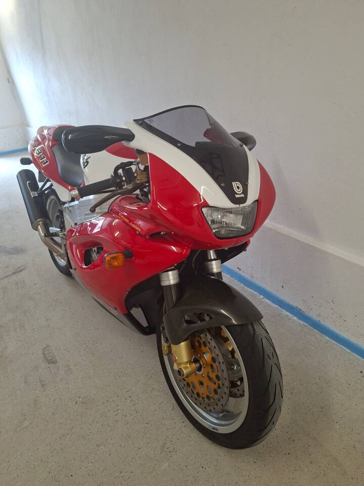Image 2/15 of Bimota YB11 Superleggera (1998)