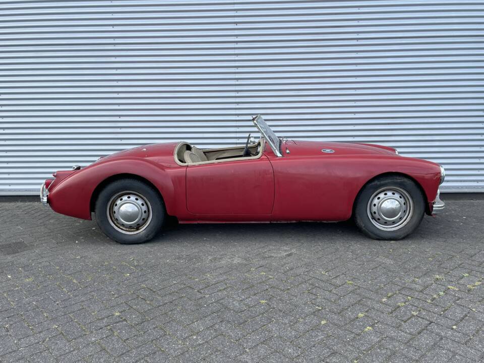 Image 5/8 of MG MGA 1600 (1961)