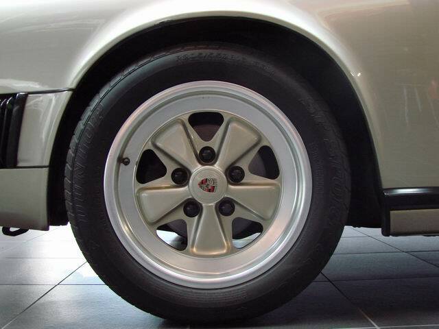 Image 6/7 of Porsche 911 Carrera 3.2 (1986)