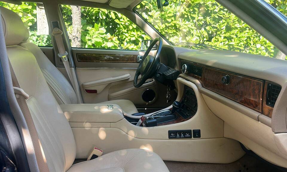 Afbeelding 2/8 van Daimler XJ 6 4.0 (1992)