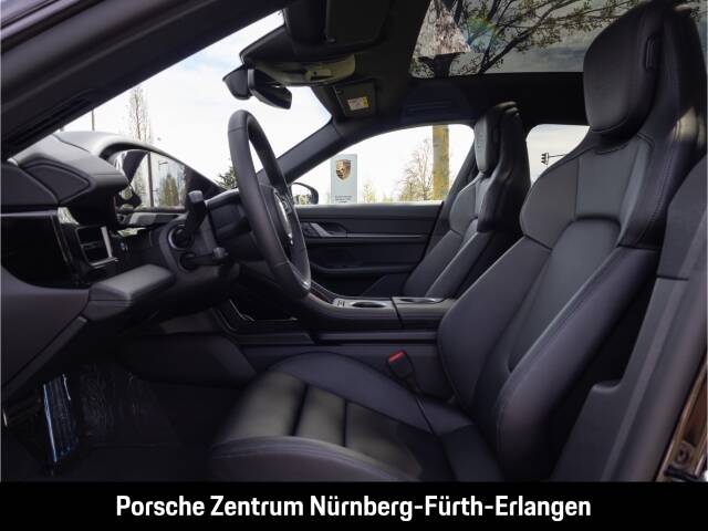 Image 16/36 of Porsche Taycan 4S Sport Turismo (2026)