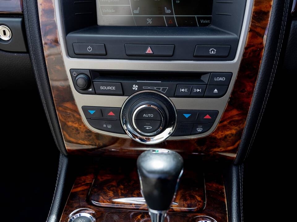 Image 7/50 of Jaguar XKR (2007)