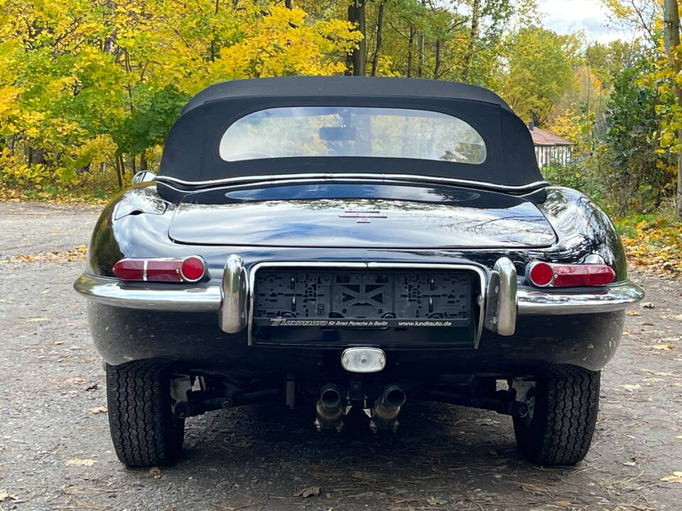 Bild 11/47 von Jaguar E-Type (1968)