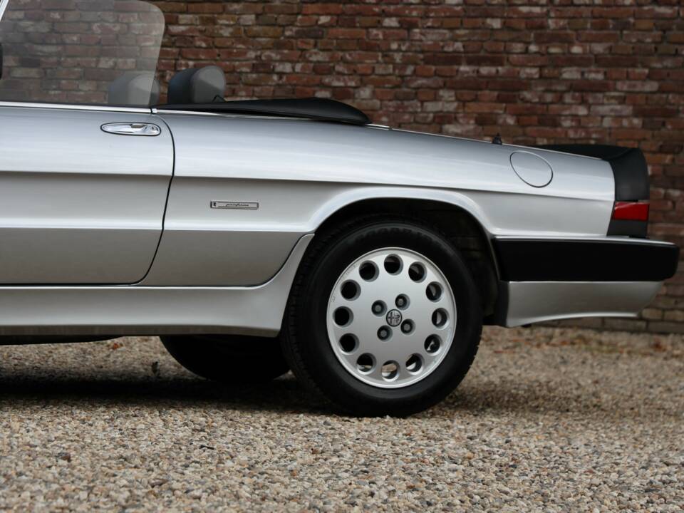 Image 27/50 de Alfa Romeo 2.0 Spider QV (1988)