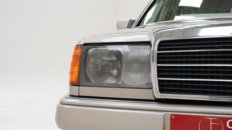 Bild 14/15 von Mercedes-Benz 300 E (1992)