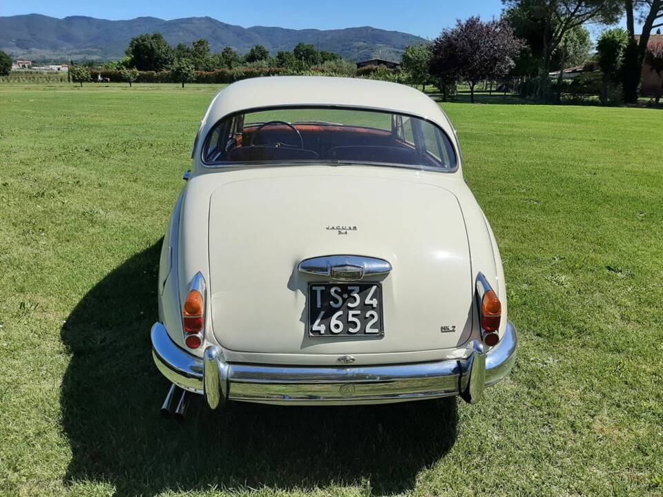 Image 7/8 of Jaguar Mk II 3.4 (1960)