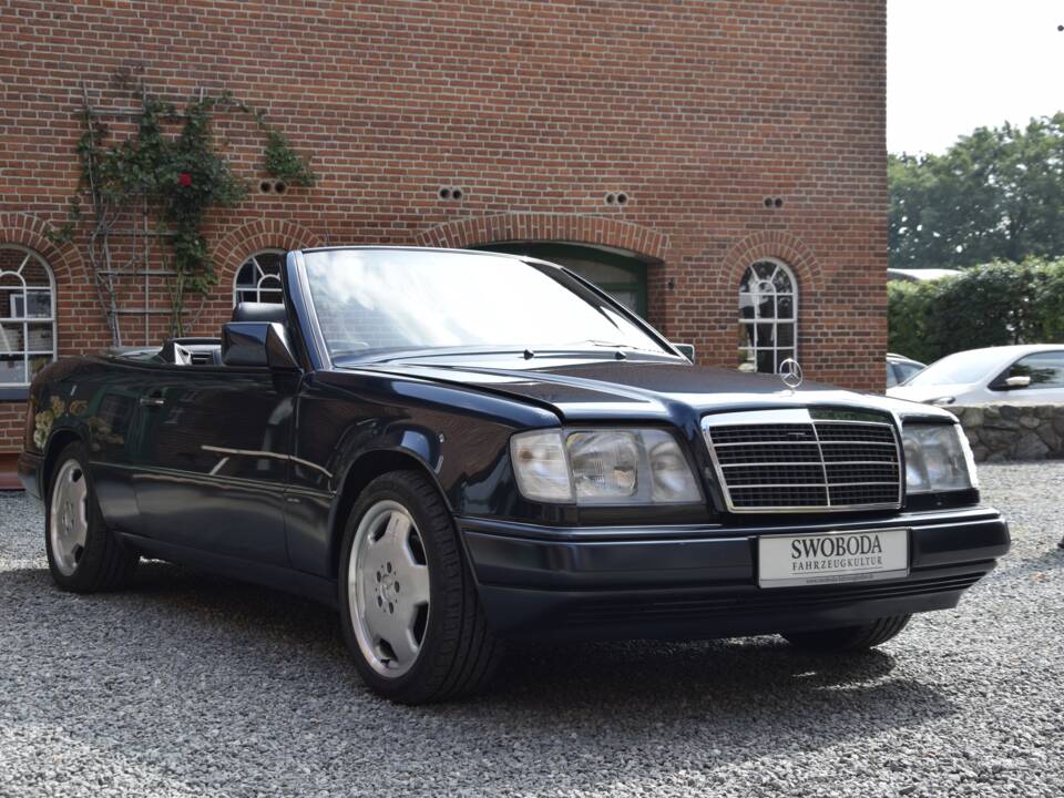 Image 4/15 of Mercedes-Benz E 200 (1997)