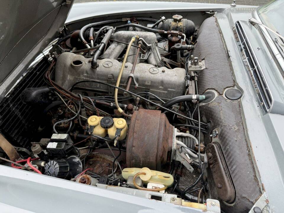 Image 23/36 of Mercedes-Benz 280 SL (1970)