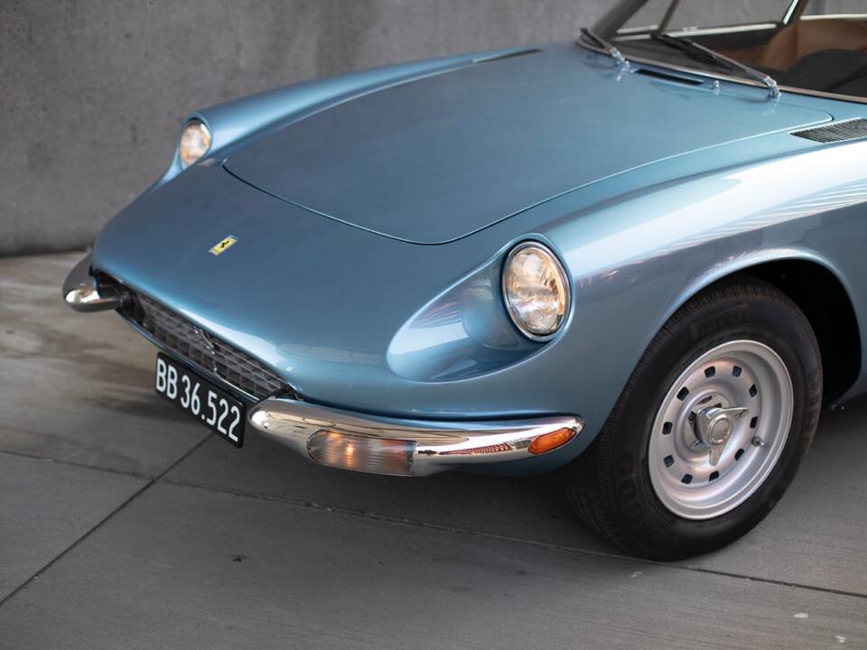 Image 13/40 of Ferrari 365 GT 2+2 (1969)
