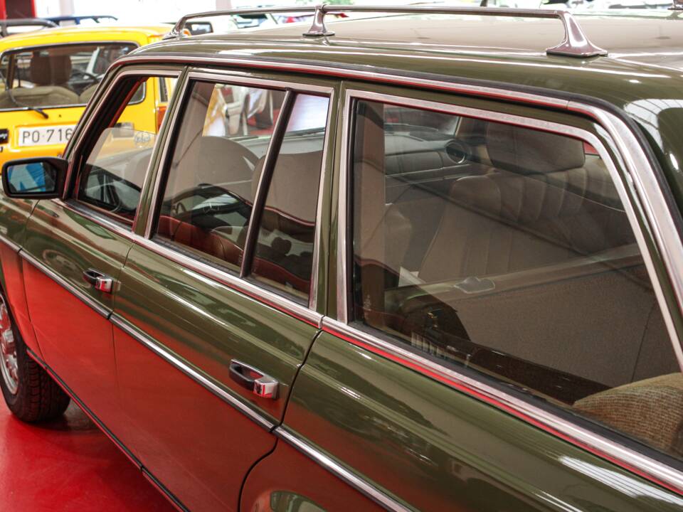 Bild 12/54 von Mercedes-Benz 250 T (1979)