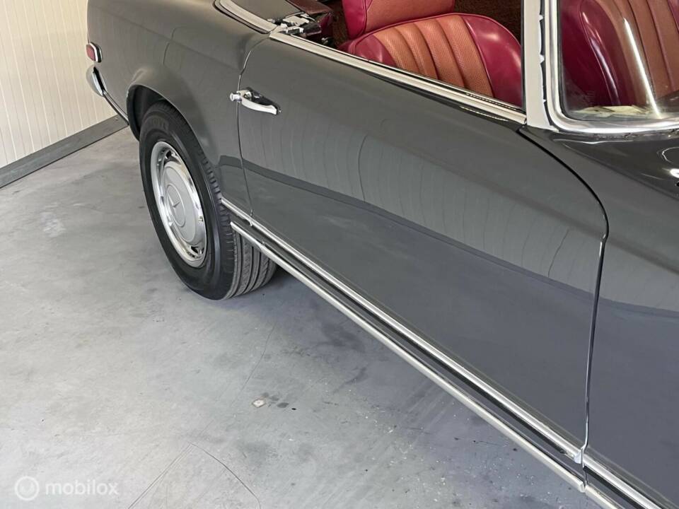 Image 21/40 of Mercedes-Benz 280 SL (1970)