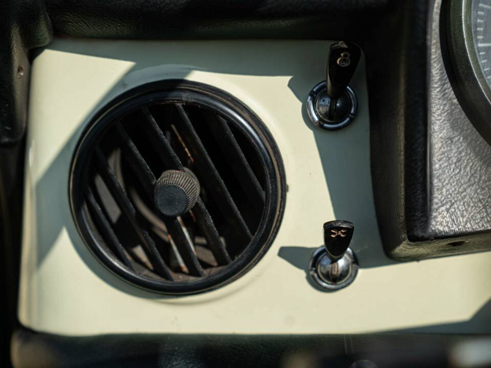 Image 43/50 of Alfa Romeo 1750 Spider Veloce (1969)