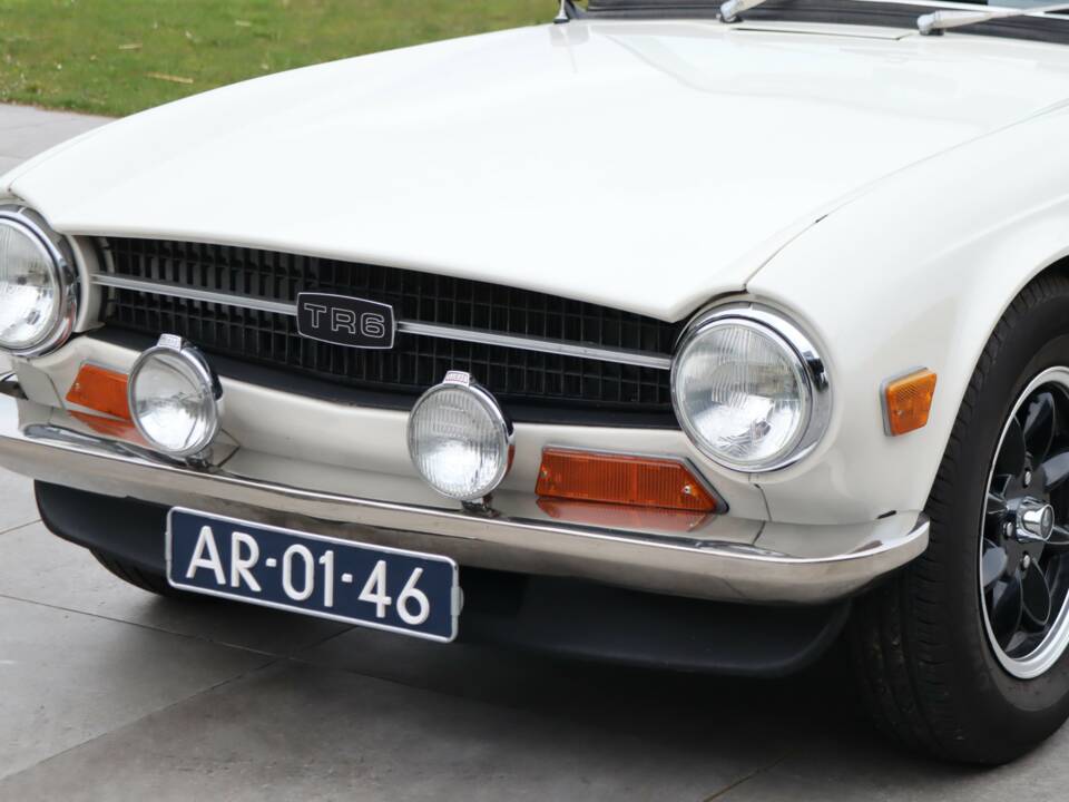 Image 23/50 de Triumph TR 6 (1970)