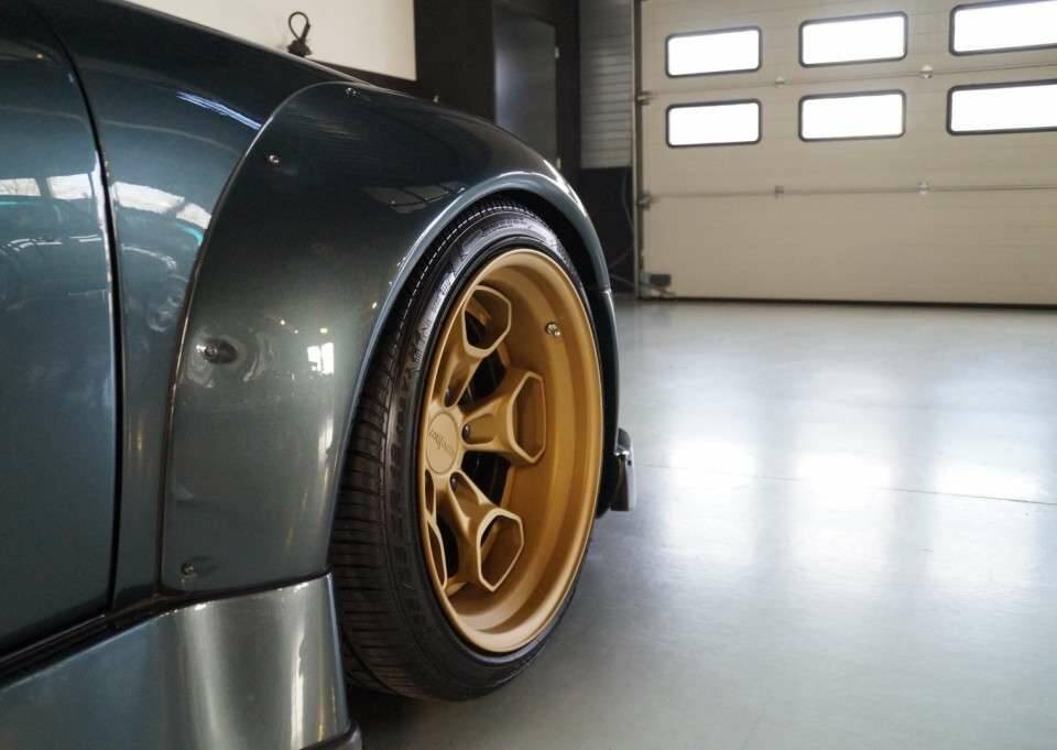 Image 31/50 of Porsche 911 Carrera RWB (1995)