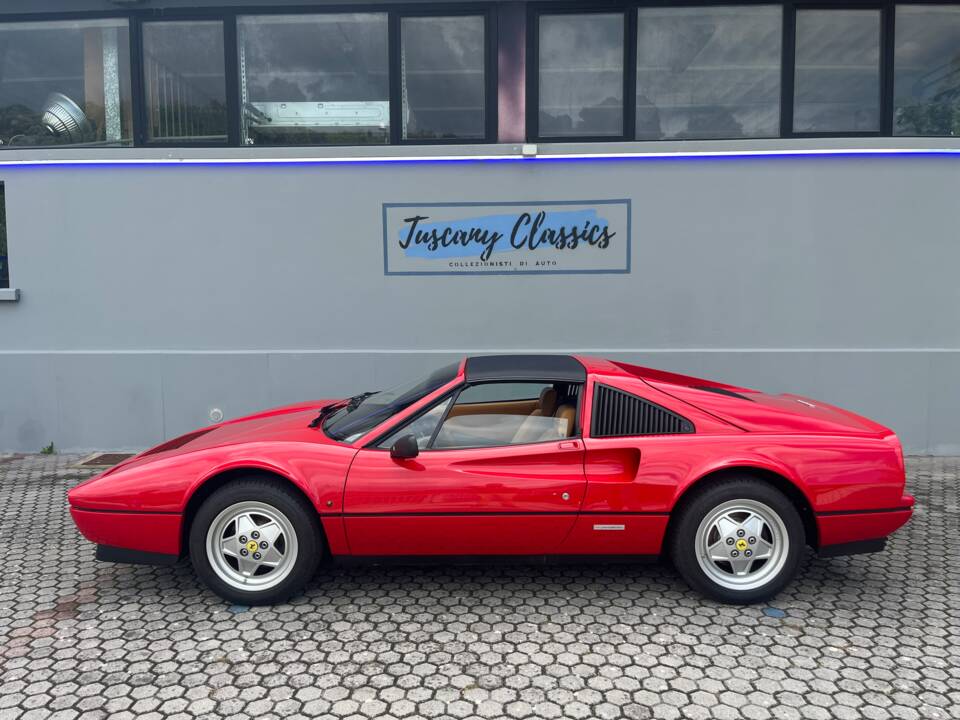 Image 1/24 de Ferrari 328 GTS (1989)