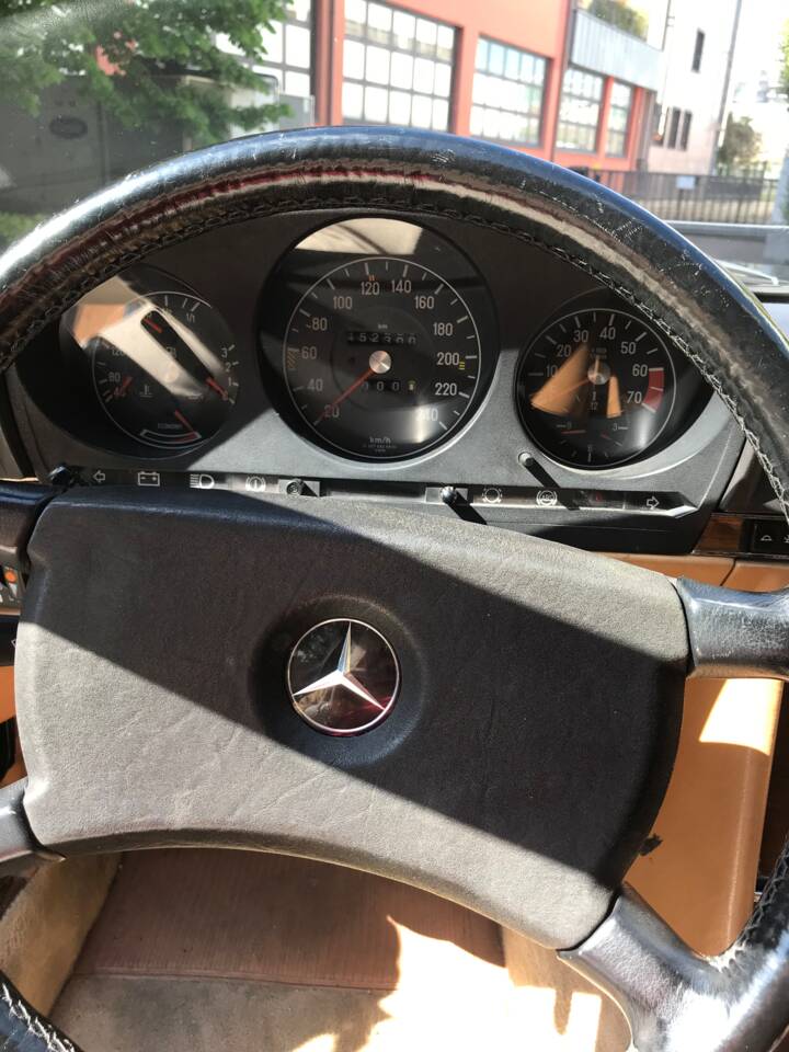 Image 30/53 de Mercedes-Benz 380 SL (1988)