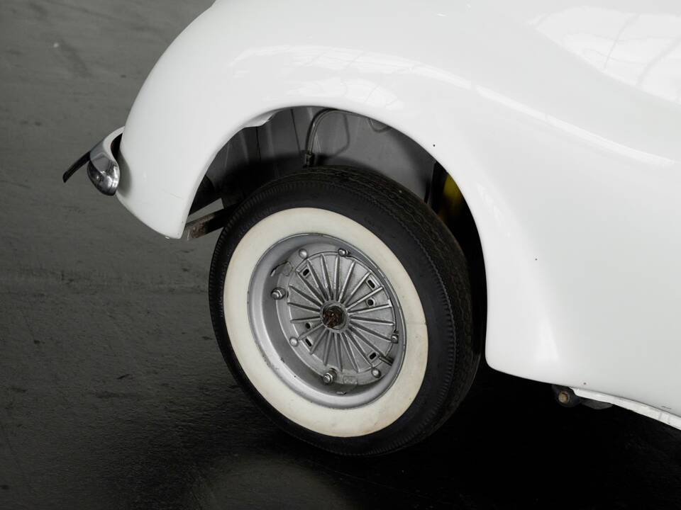 Image 24/48 of Subaru 360 (1970)