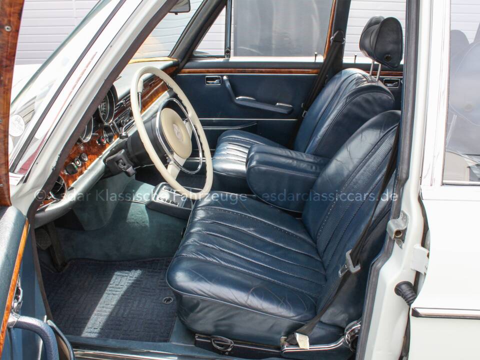 Image 10/35 de Mercedes-Benz 300 SEL 3.5 (1971)