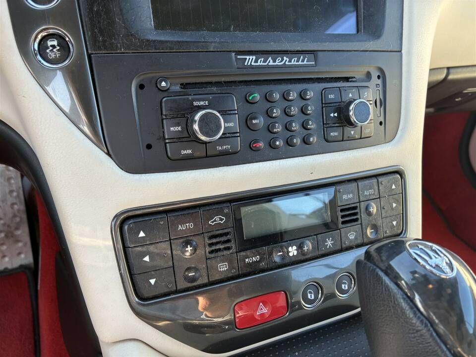 Image 25/54 of Maserati GranCabrio Sport (2015)