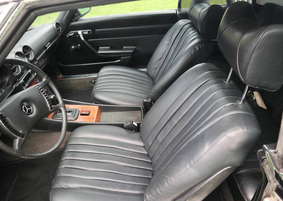 Image 2/8 de Mercedes-Benz 350 SLC (1972)