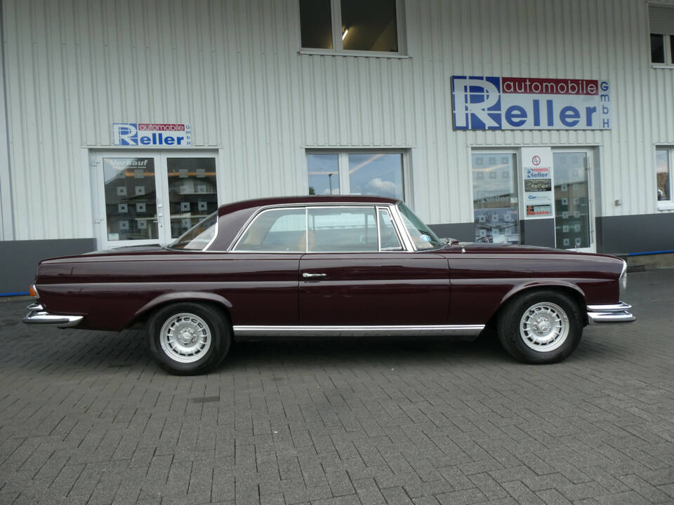Image 7/25 of Mercedes-Benz 280 SE 3,5 (1971)