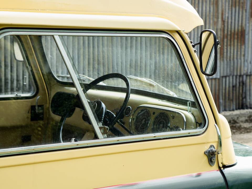 Image 34/50 of Bedford CA Dormobile (1961)