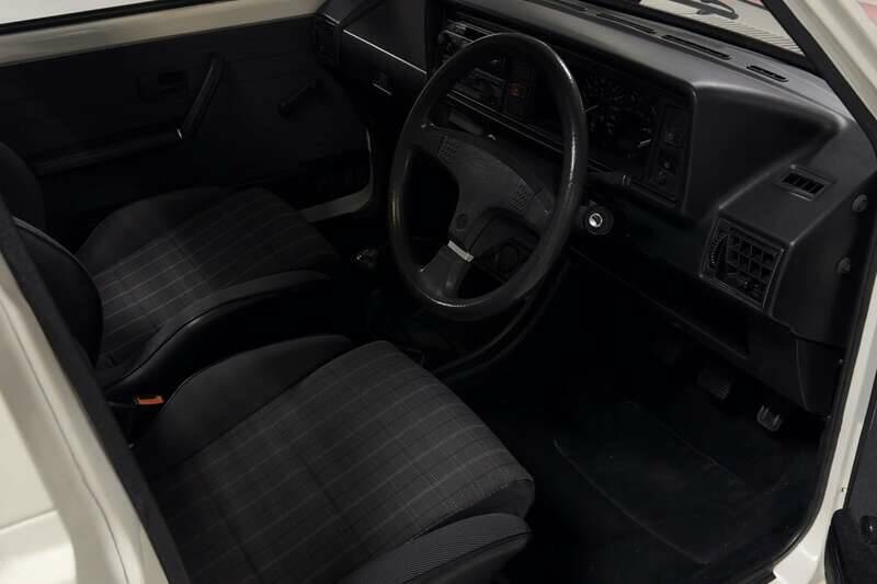 Image 2/29 of Volkswagen Caddy I 1.8 (1992)