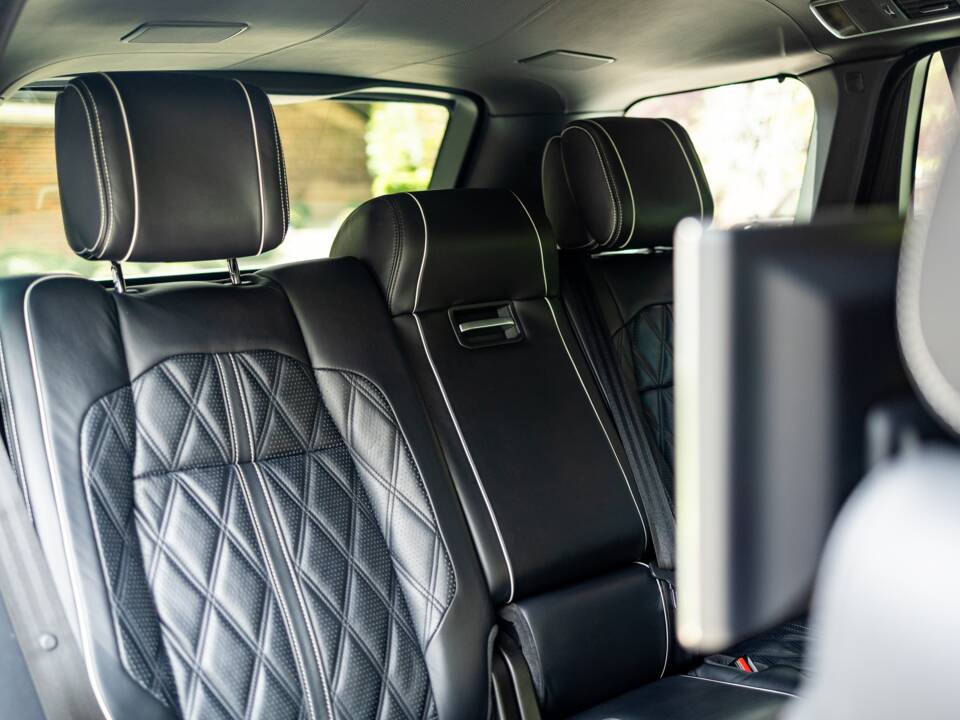 Bild 41/50 von Land Rover Range Rover V8 SV Autobiography (2015)